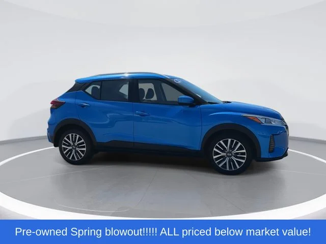 Used 2021 Blue Nissan SV image 9