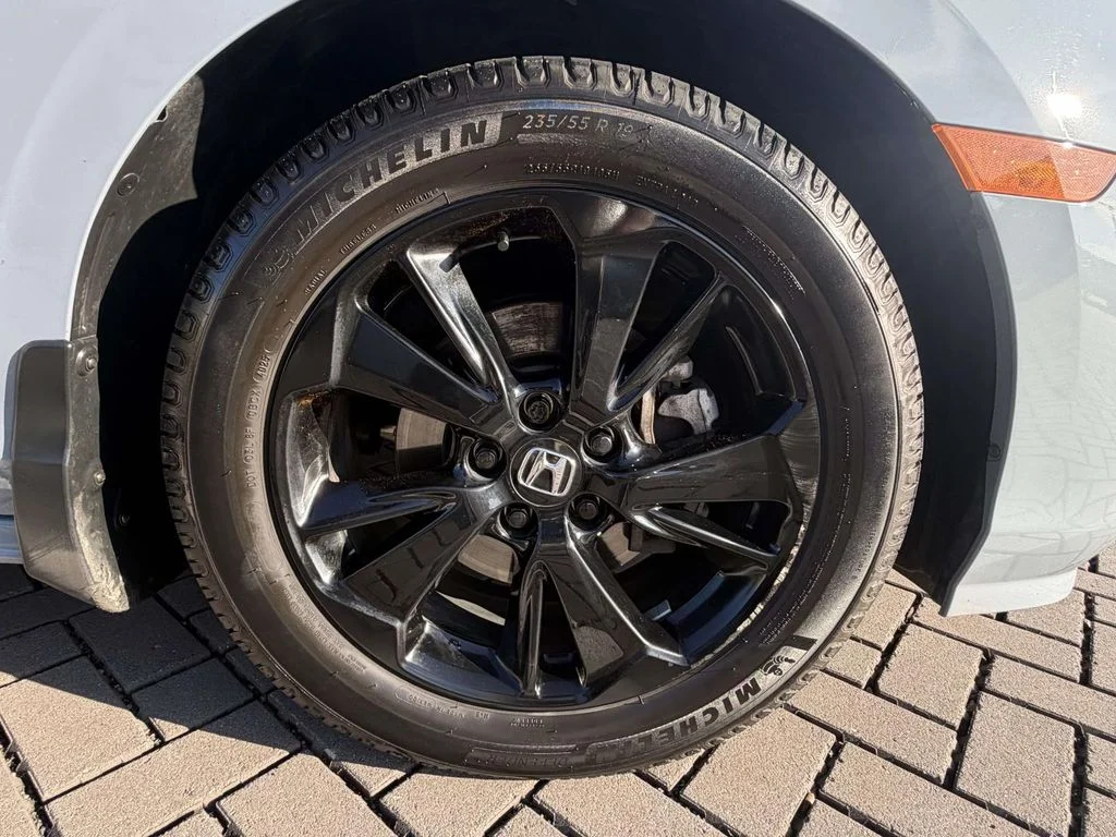 Used 2023  Honda Sport image 9
