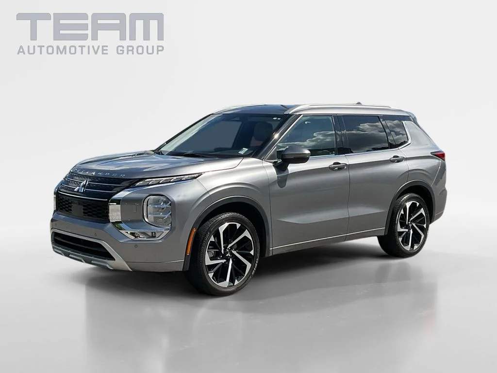 Used 2022 Silver Mitsubishi SEL image 3
