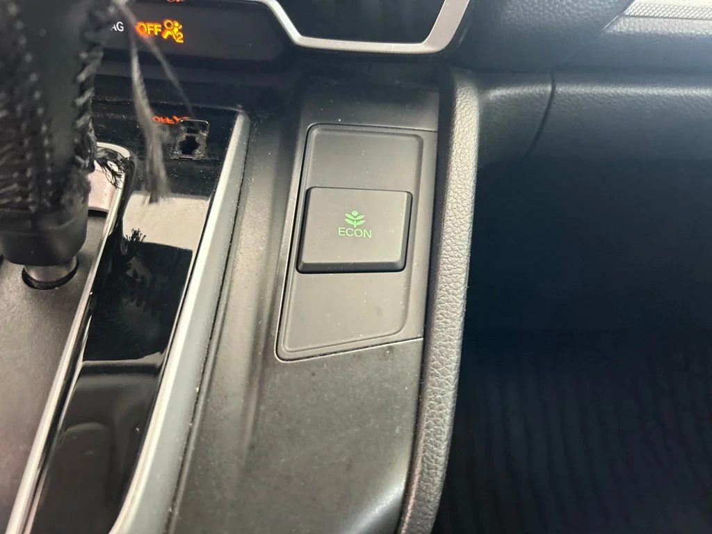 Used 2018 White Honda LX image 40