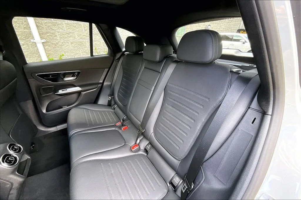 New 2026 White Mercedes-Benz GLC 300 image 10