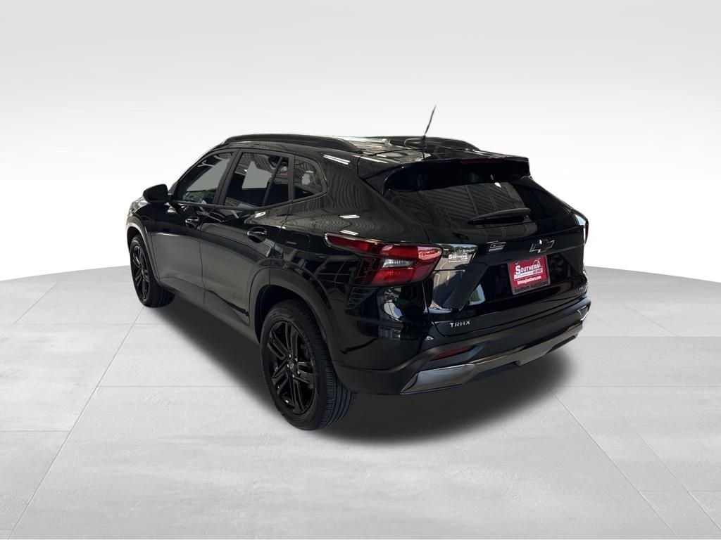 Used 2025 Black Chevrolet ACTIV image 3