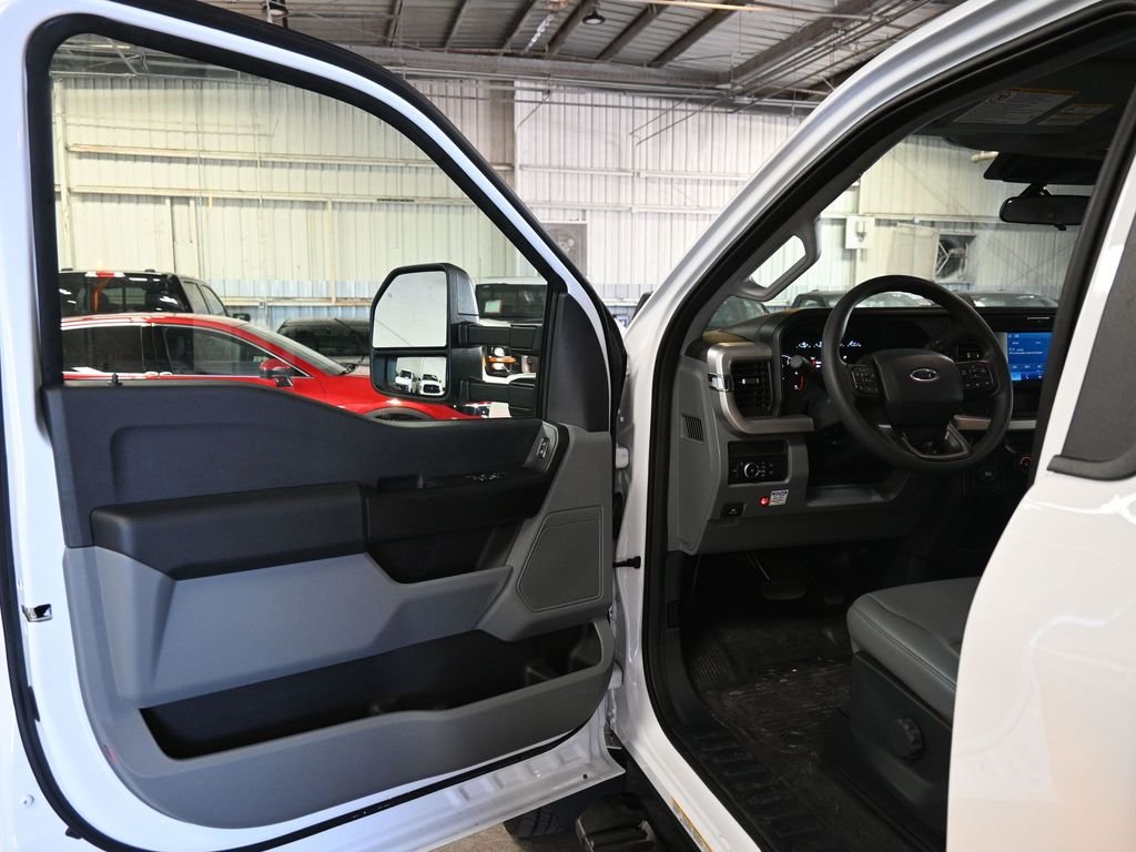 2025 Ford F-550 Super Duty Chassis Cab XL - Photo 10