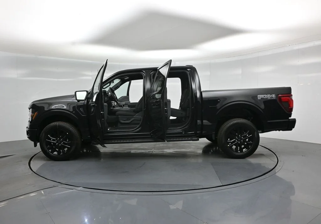 New 2026 Agate Black Metallic Ford XLT image 32