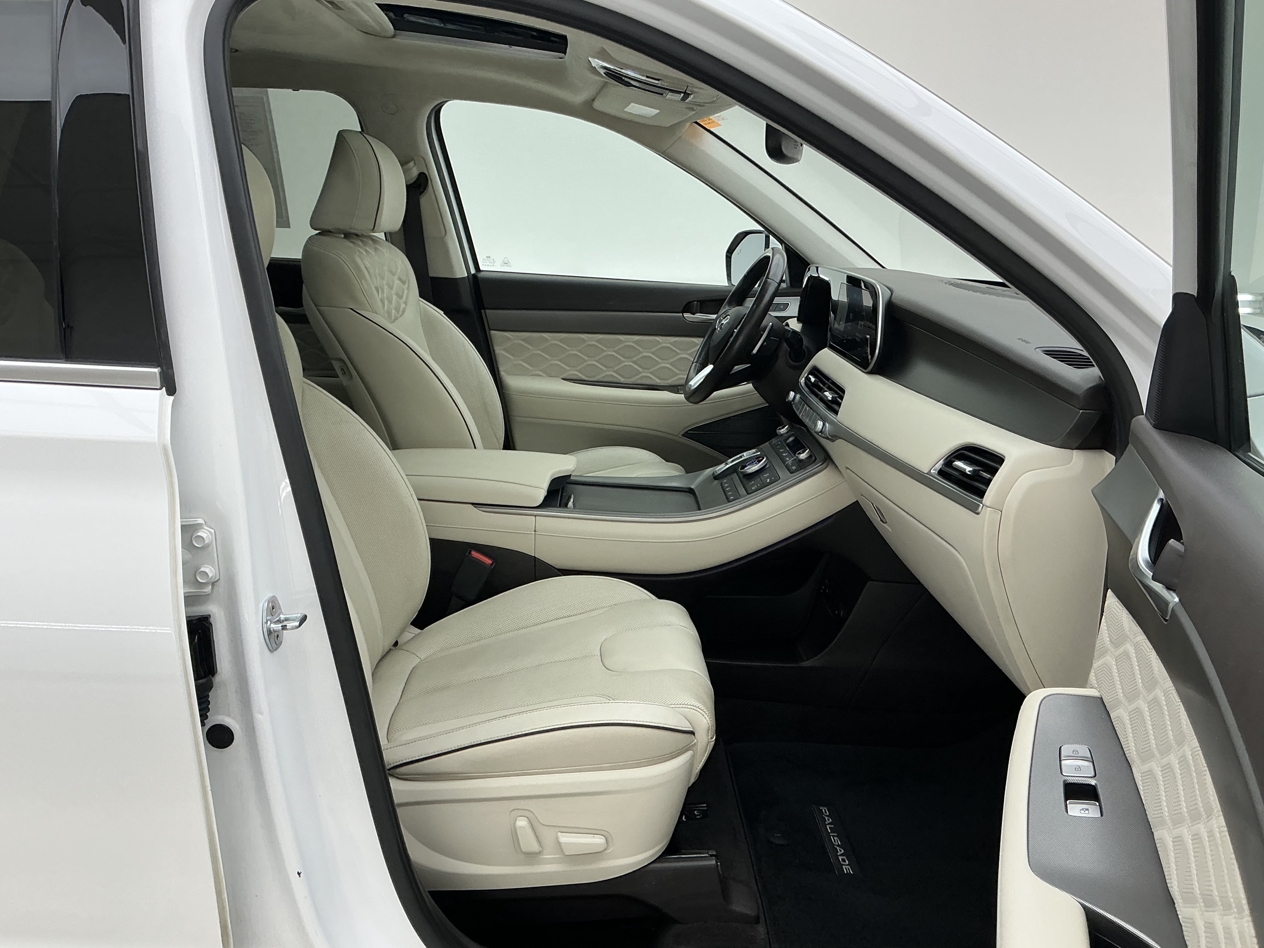 Used 2020 Hyper White Hyundai Limited image 25