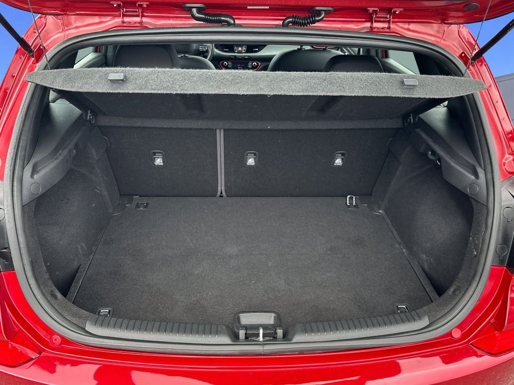 Used 2018 Red Hyundai Sport image 7