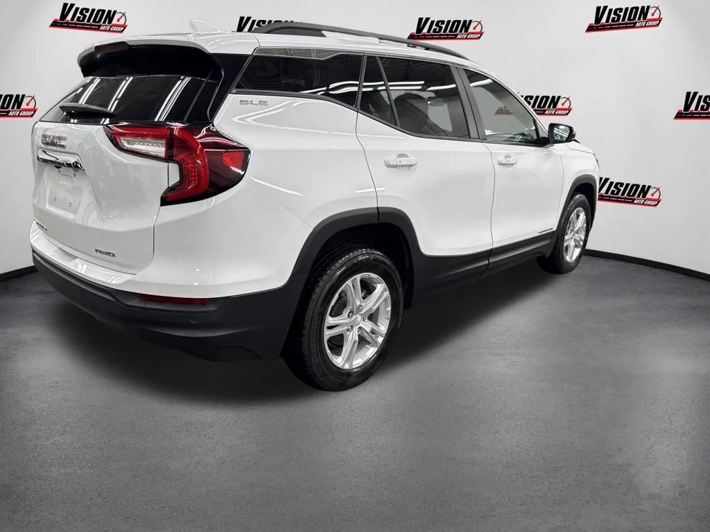 Used 2024 White GMC SLE image 5