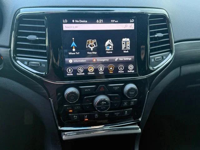 Used 2020 Granite Crystal Metallic Clearcoat Jeep Altitude image 20