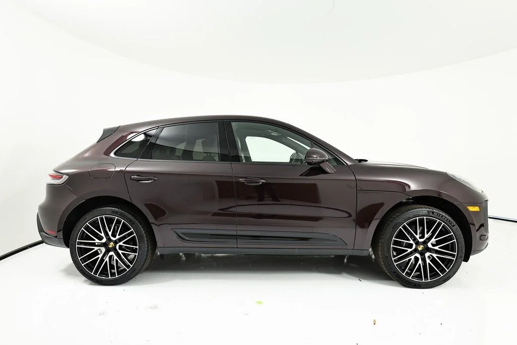 2026 Porsche Macan T - Photo 8