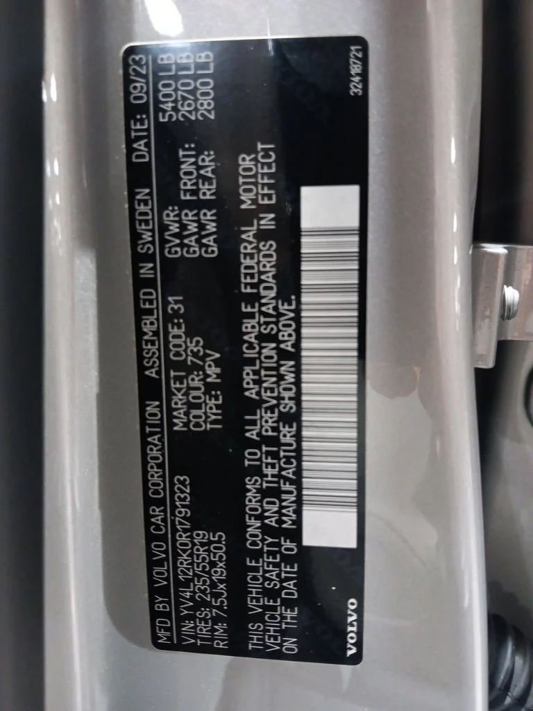 Certified Used 2024 Silver Volvo B5 Core image 3