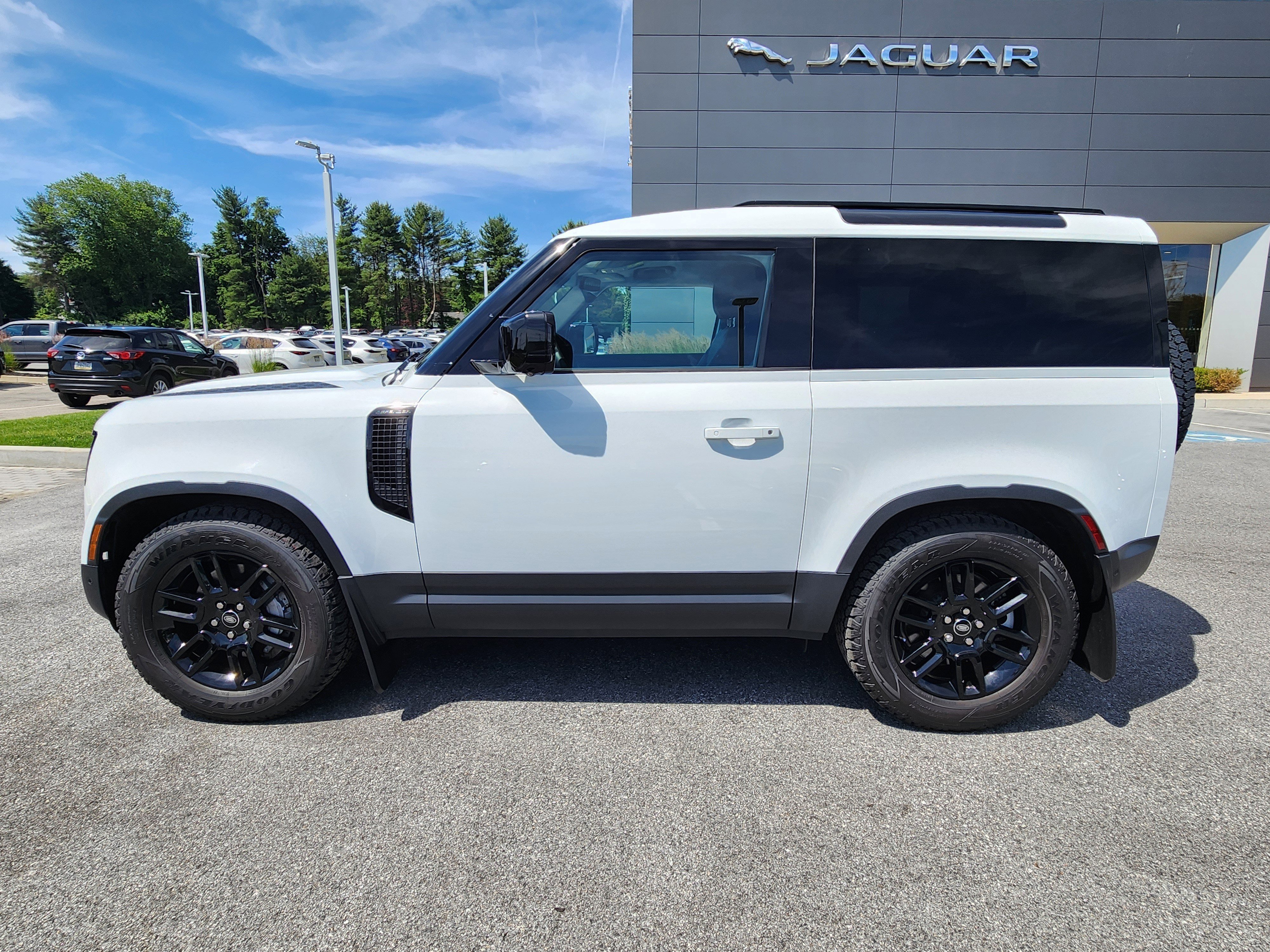 Certified Used 2025 Fuji White Land Rover S image 5