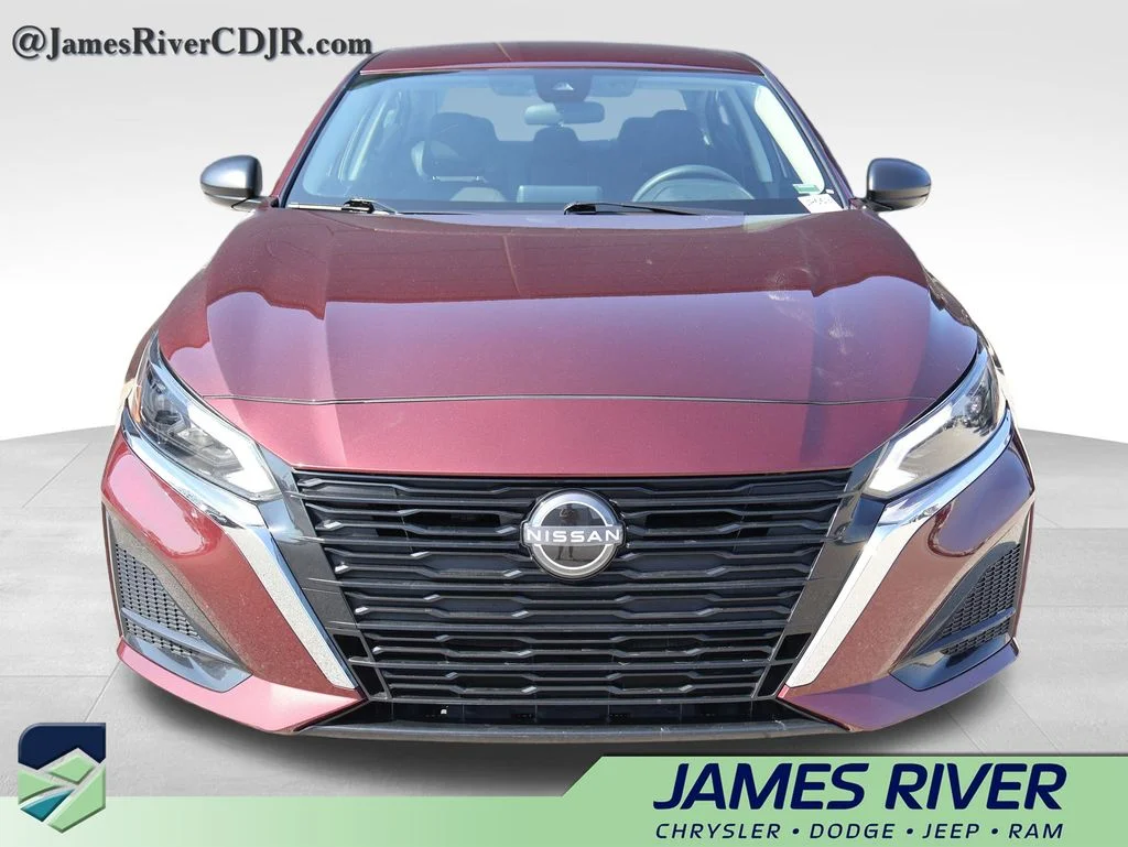Used 2025 Red Nissan 2.5 SV image 7
