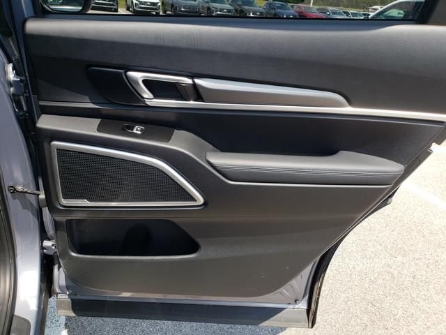 Used 2021 Silver Kia S image 17