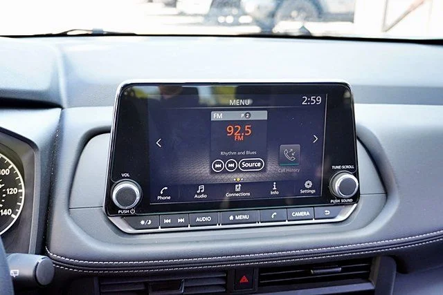 Used 2025 White Nissan S image 23