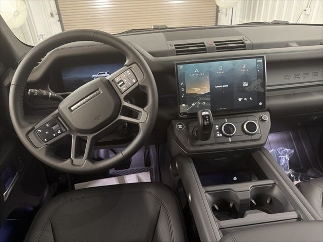 New 2026 Santorini Black Land Rover X-Dynamic SE image 17