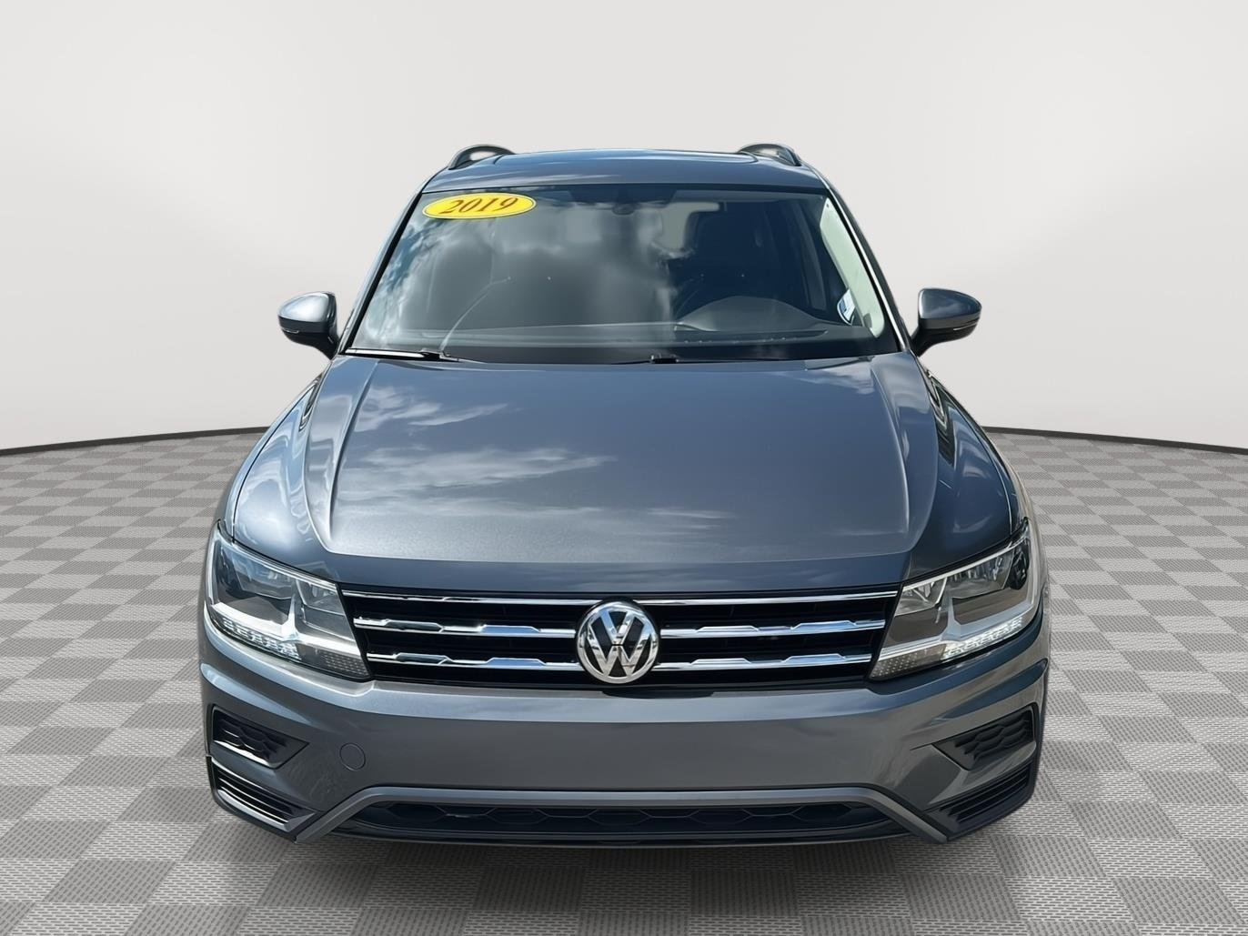Used 2019 Platinum Gray Metallic Volkswagen SE image 15