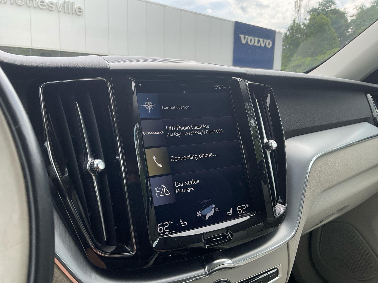 Used 2018 Denim Blue Metallic Volvo Momentum image 19