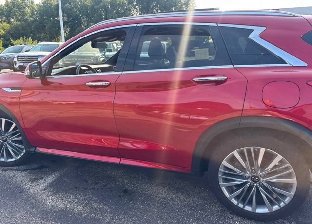 Used 2023 Red INFINITI AUTOGRAPH image 14