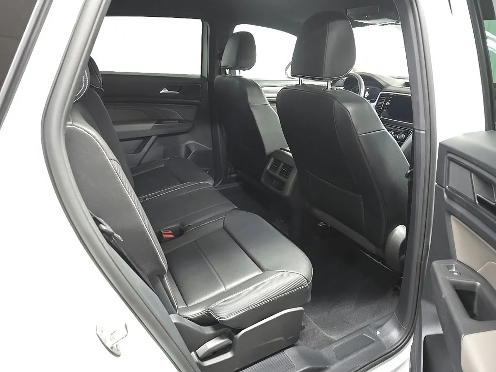 Used 2023 White Volkswagen 2.0T SE w/Technology image 18