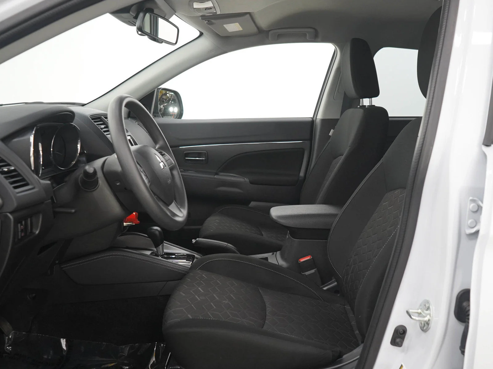 Used 2025 White Mitsubishi S image 21