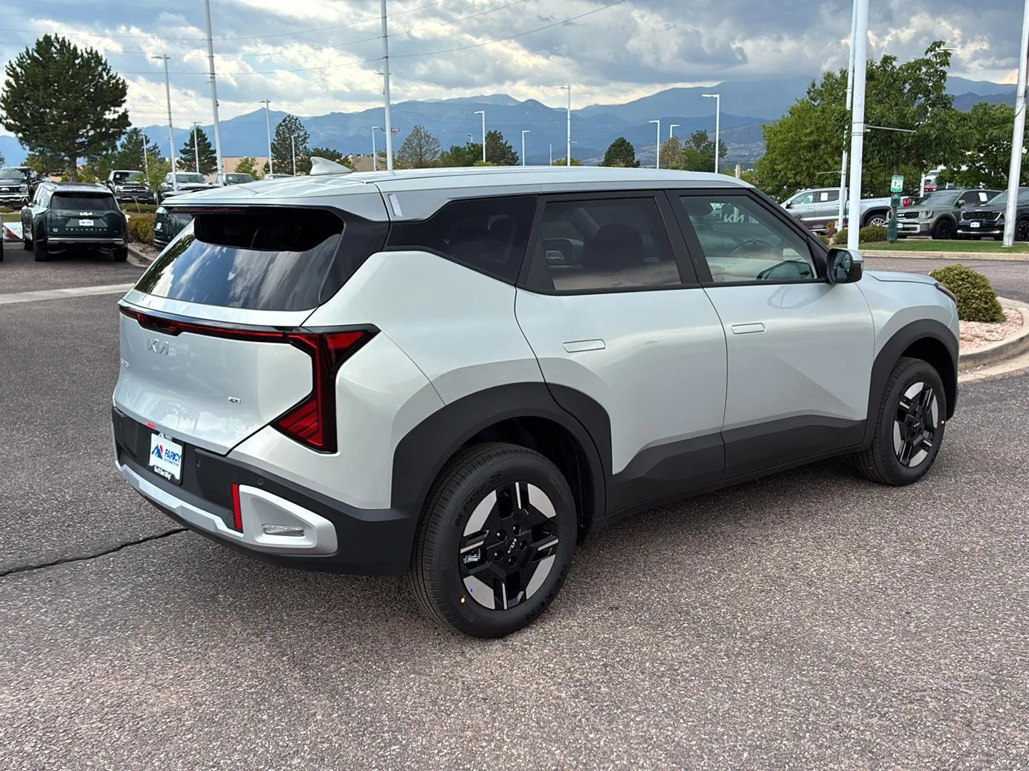 New 2027 Ivory Silver Kia LX image 4