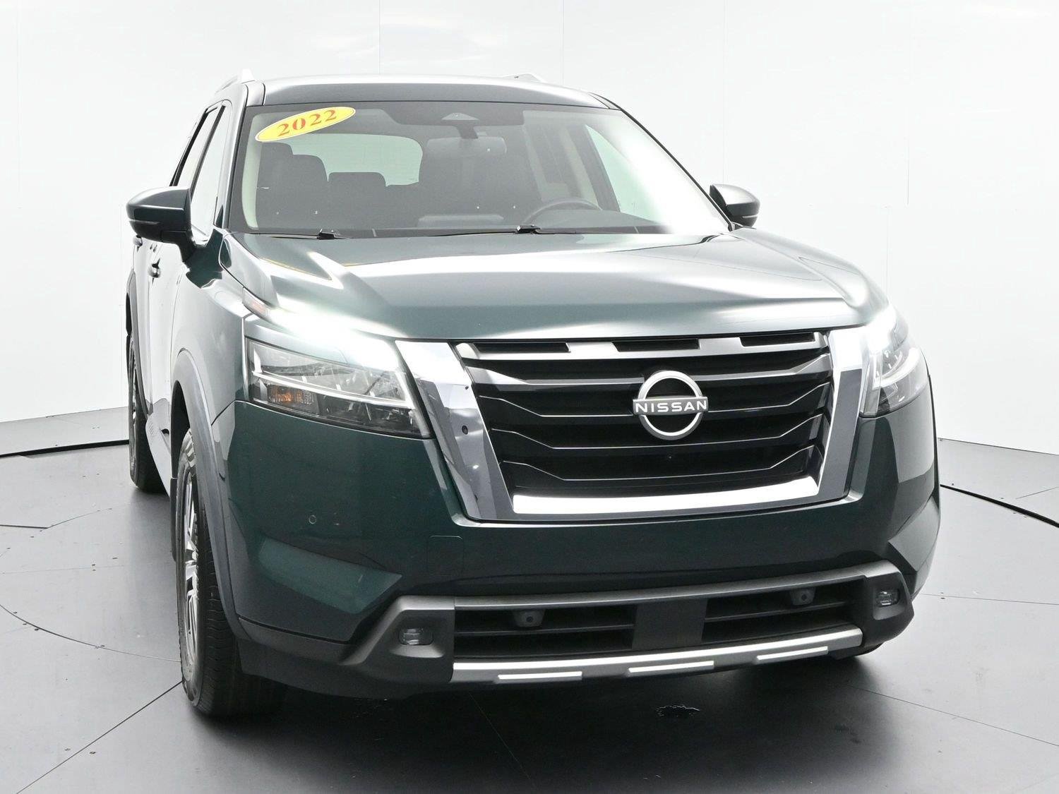 Used 2022 Green Nissan SL image 2