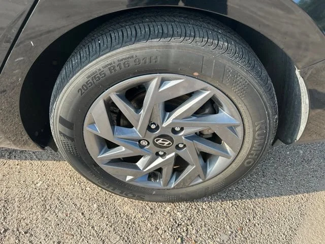 Used 2024 Abyss Black Hyundai SEL image 20