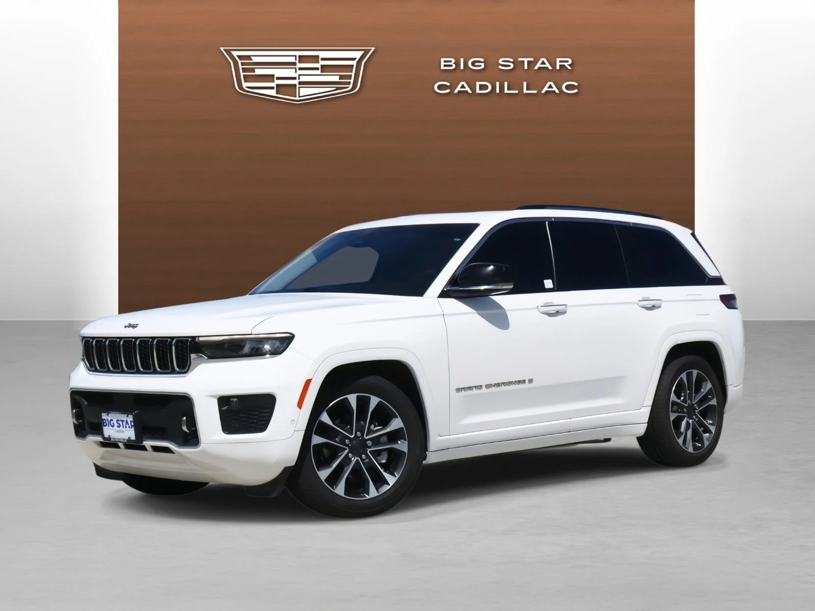 2023 Jeep Grand Cherokee Overland 4x4's photo