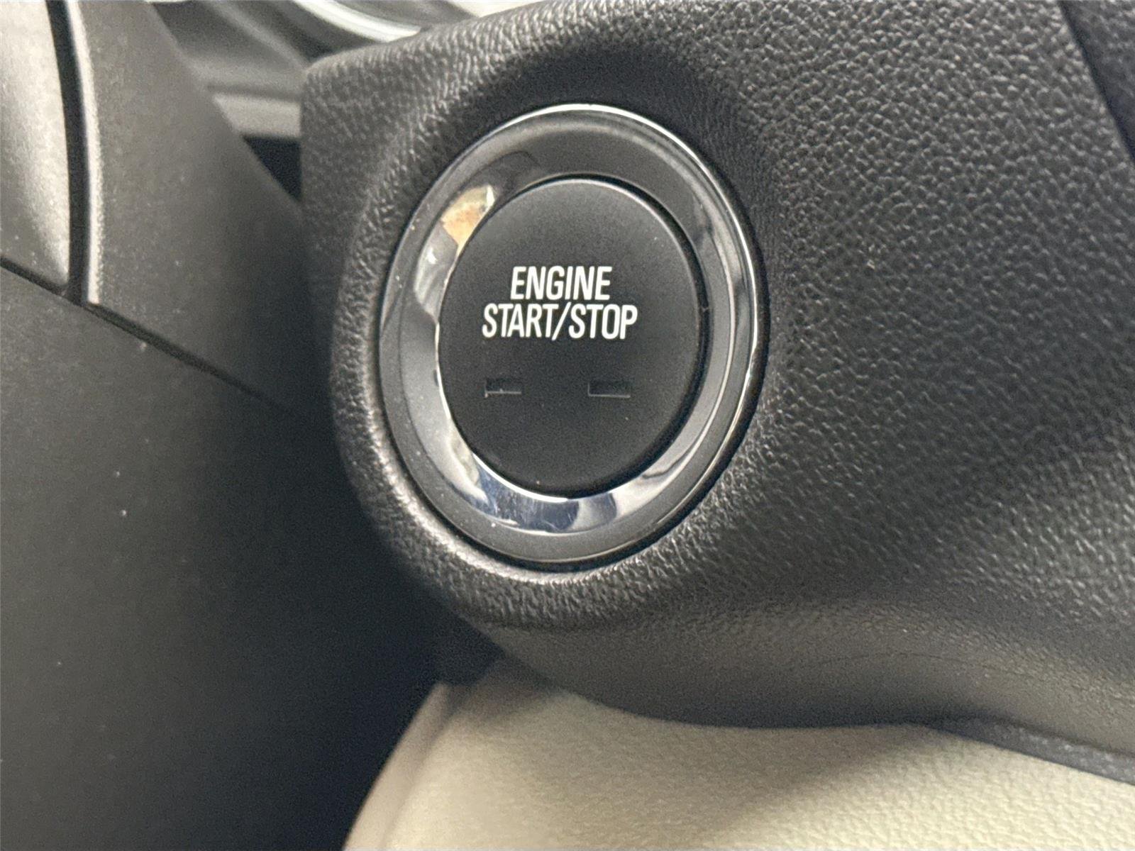 Used 2018 White Frost Tricoat Buick Essence image 23