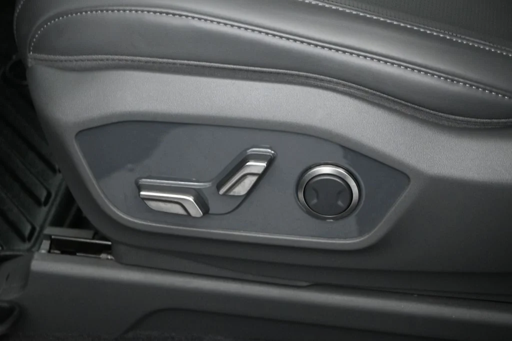Used 2024 Black Kia Light Long Range image 10
