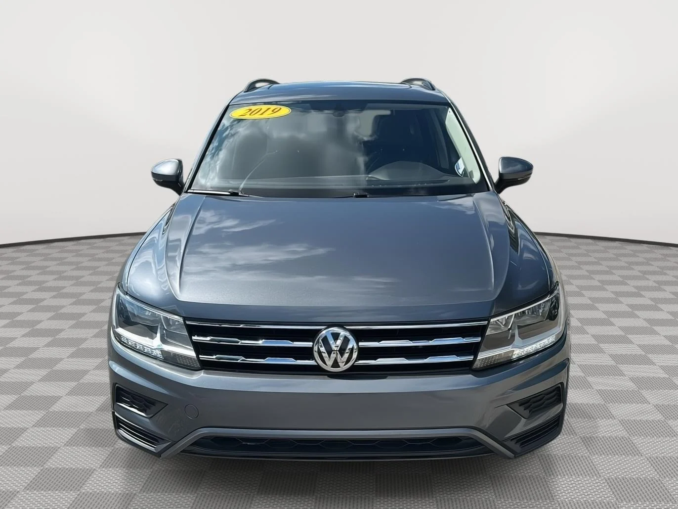 Used 2019 Platinum Gray Metallic Volkswagen SE image 15
