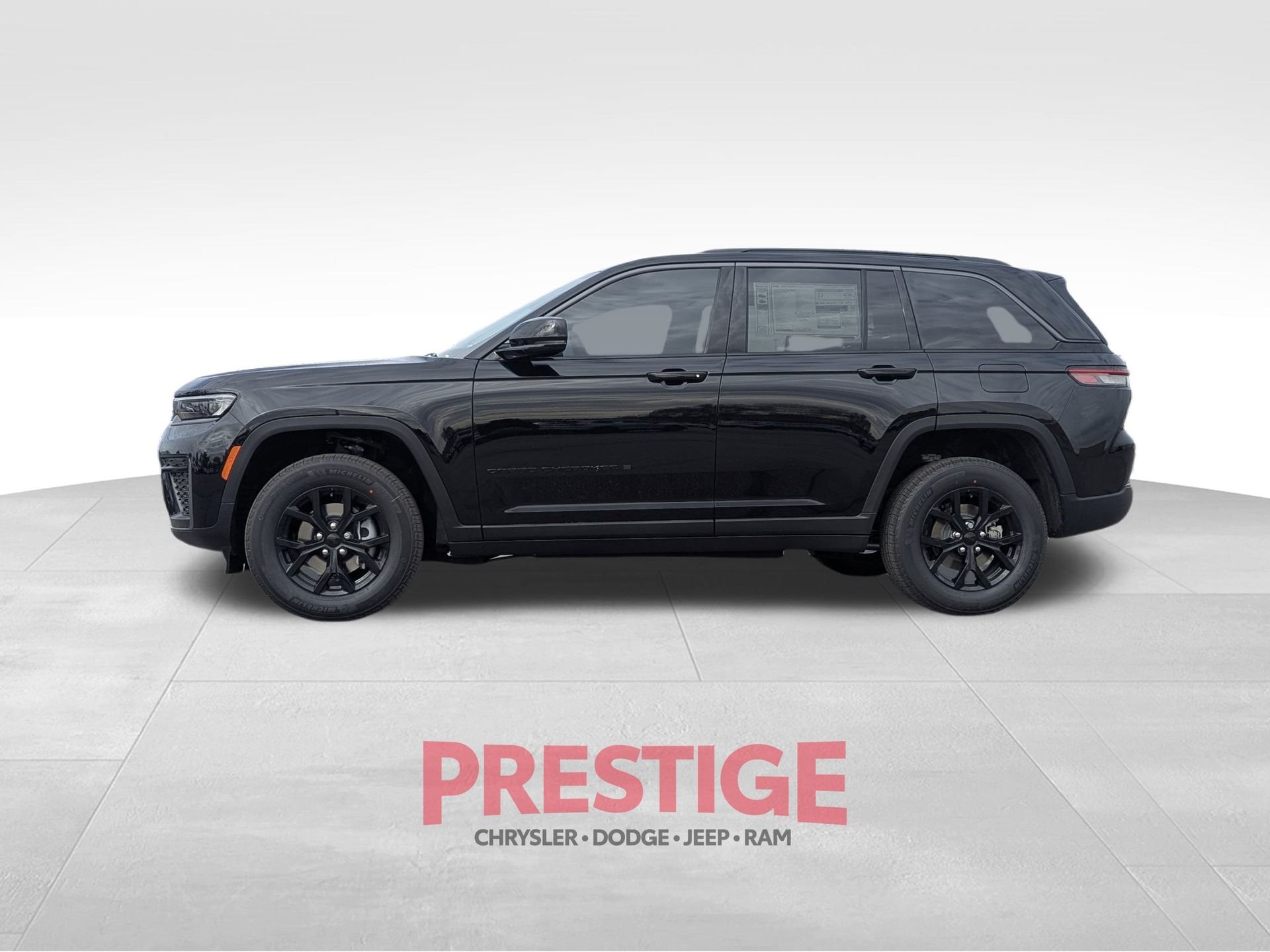 New 2026 Diamond Black Crystal Pearl-Coat Exterior Paint Jeep Altitude image 10