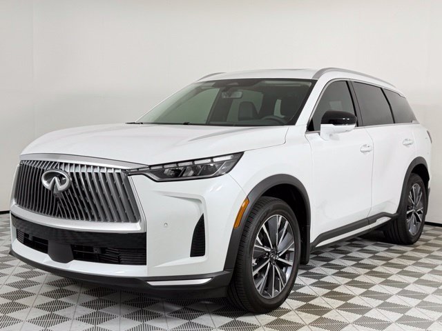 New 2026 RADIANT WHITE INFINITI Luxe FWD image 3