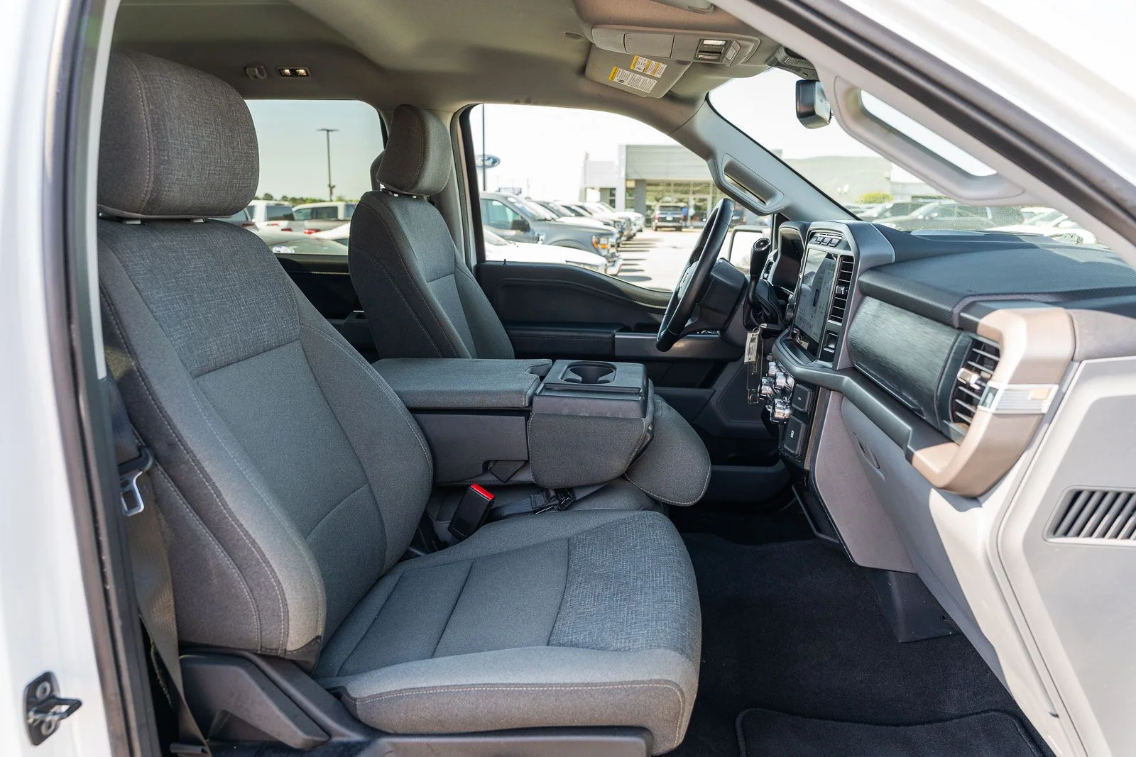 Used 2024  Ford XLT image 12
