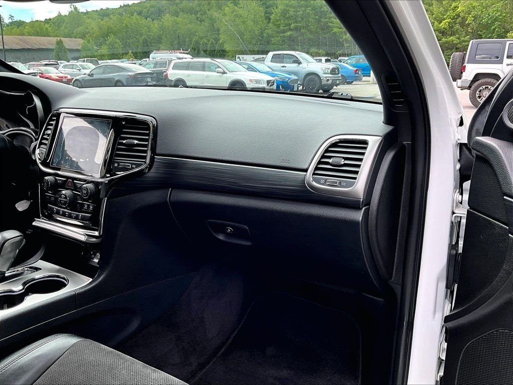 Used 2019 Bright White Clearcoat Jeep Altitude image 13