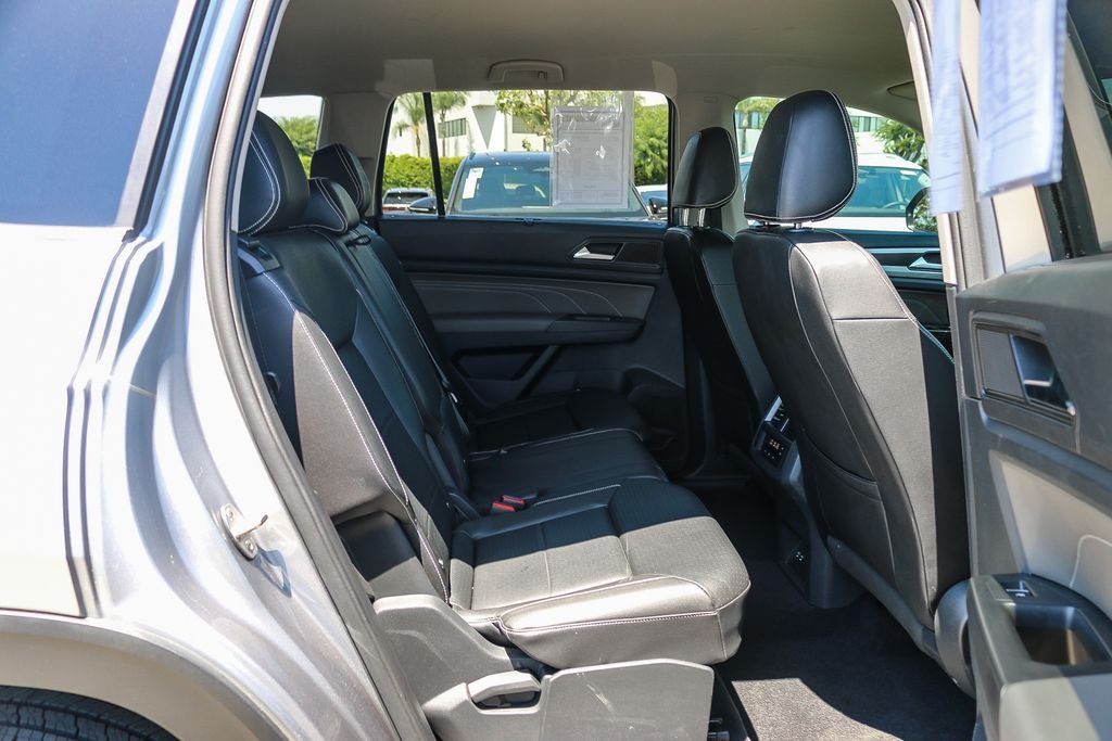 Used 2023 Silver Volkswagen 3.6L V6 SE w/Technology image 18