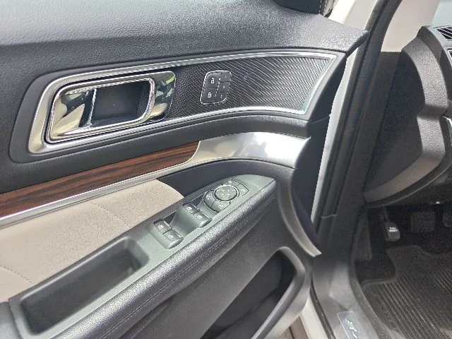 Used 2019 White Ford Limited image 10