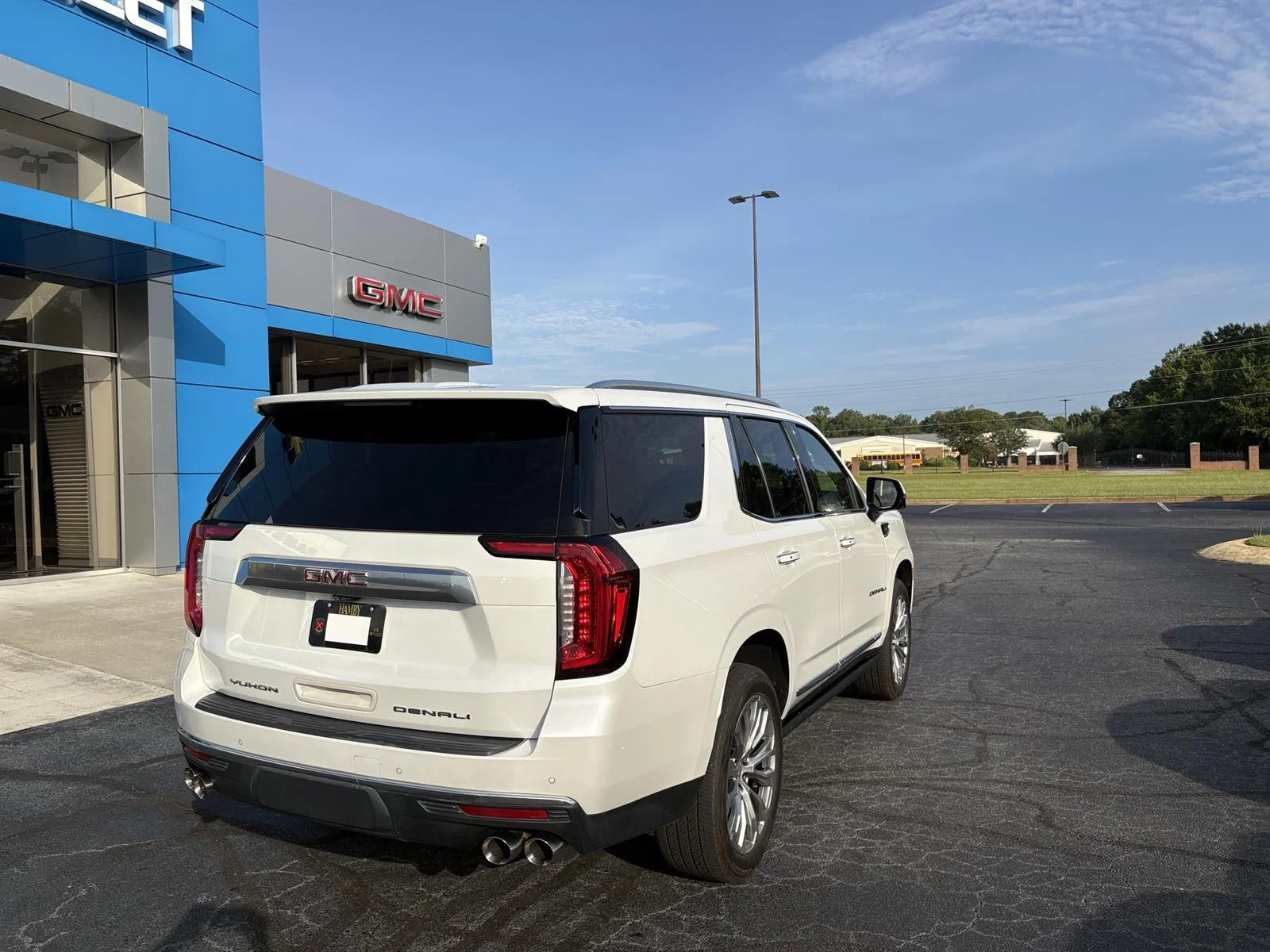 Used 2021 WHITE FROST TRICOAT GMC Denali image 5