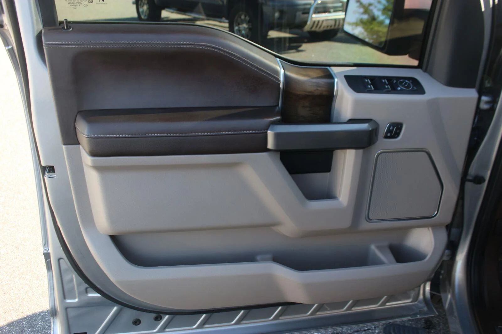 Used 2020 Silver Ford Limited image 12