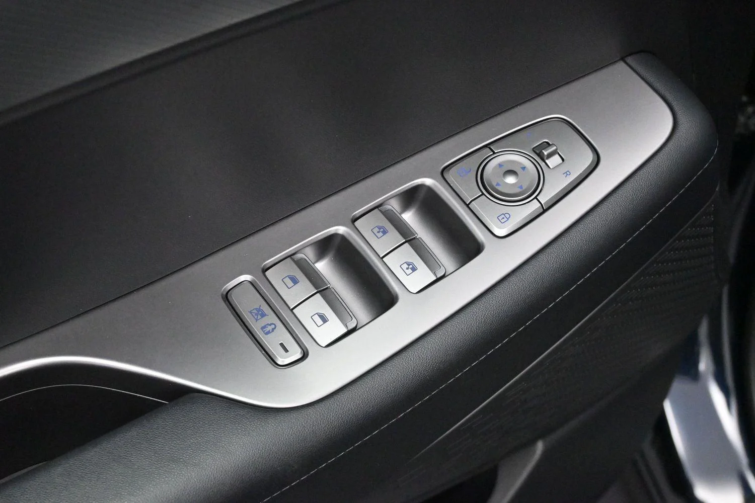 Used 2023 Moonlight Cloud Hyundai SEL image 10