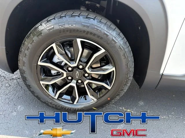 New 2026 Iridescent Pearl Tricoat Chevrolet ACTIV image 9