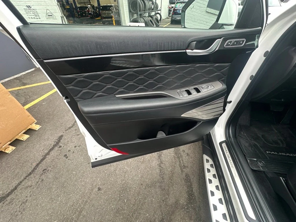 Used 2022 White Hyundai Calligraphy image 9