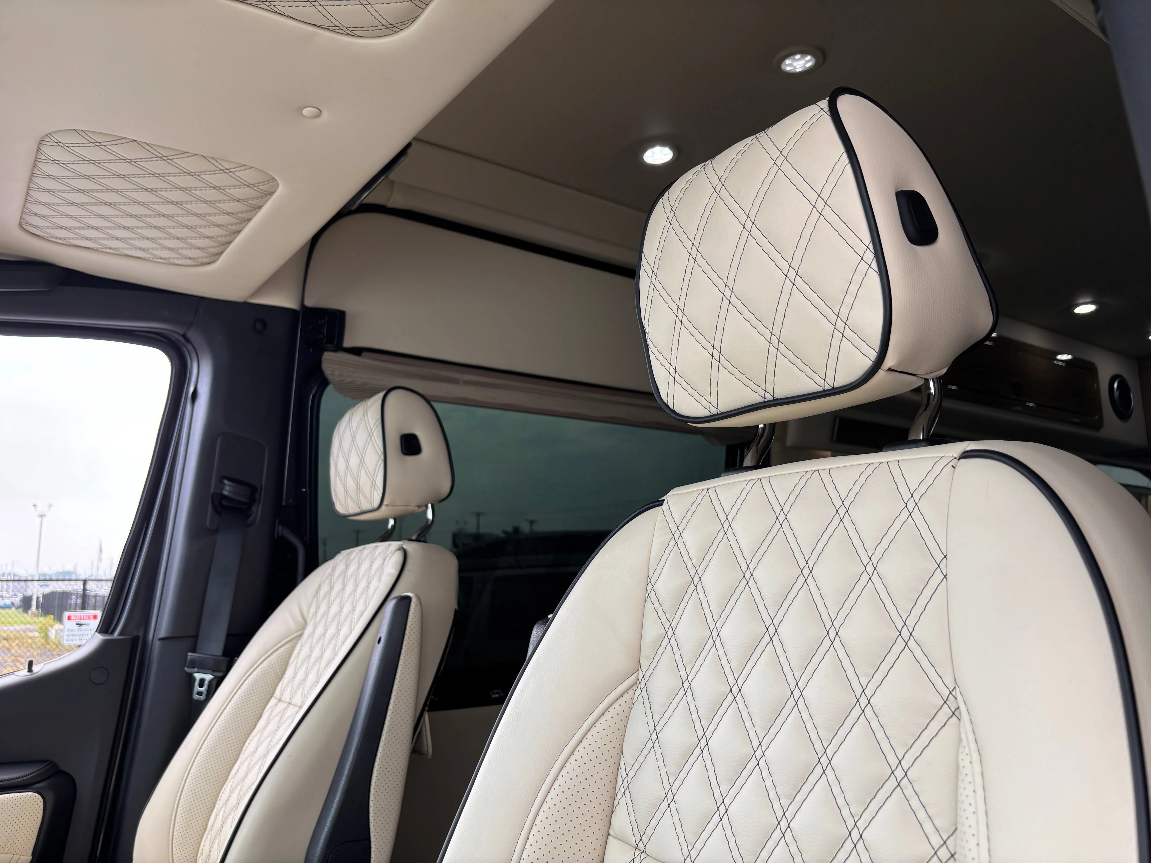 Used 2021  Mercedes-Benz  image 16