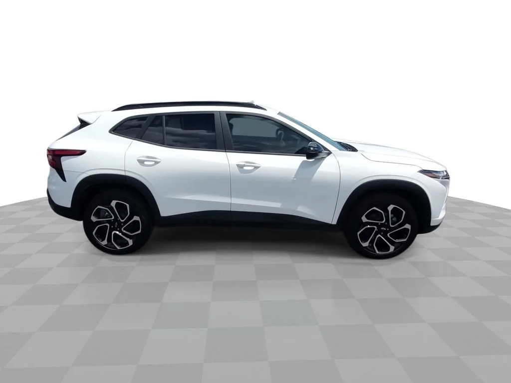 New 2026 Summit White Chevrolet 2RS image 9