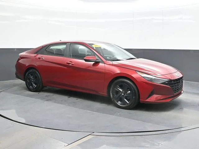 Used 2023 Red Hyundai SEL image 7
