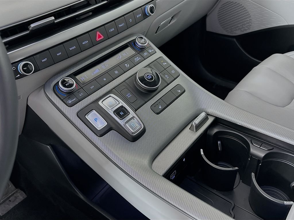 Used 2025 Silver Hyundai SEL image 17
