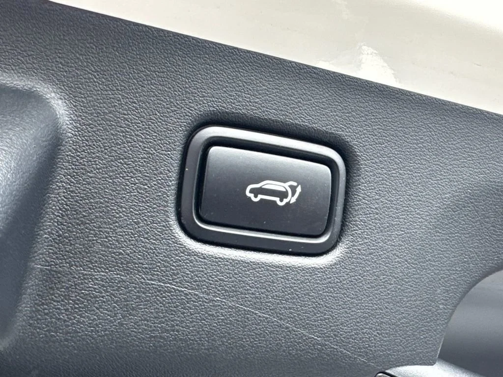 Used 2023 White Kia Wind image 10