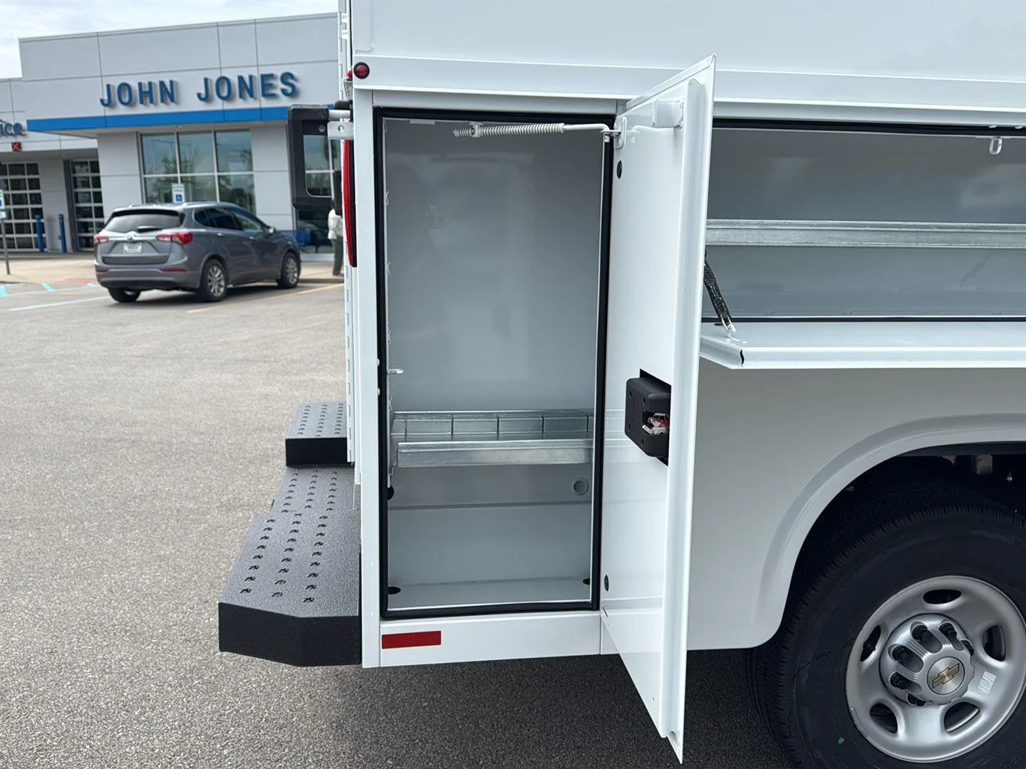 New 2026 Summit White Chevrolet 1WT image 11