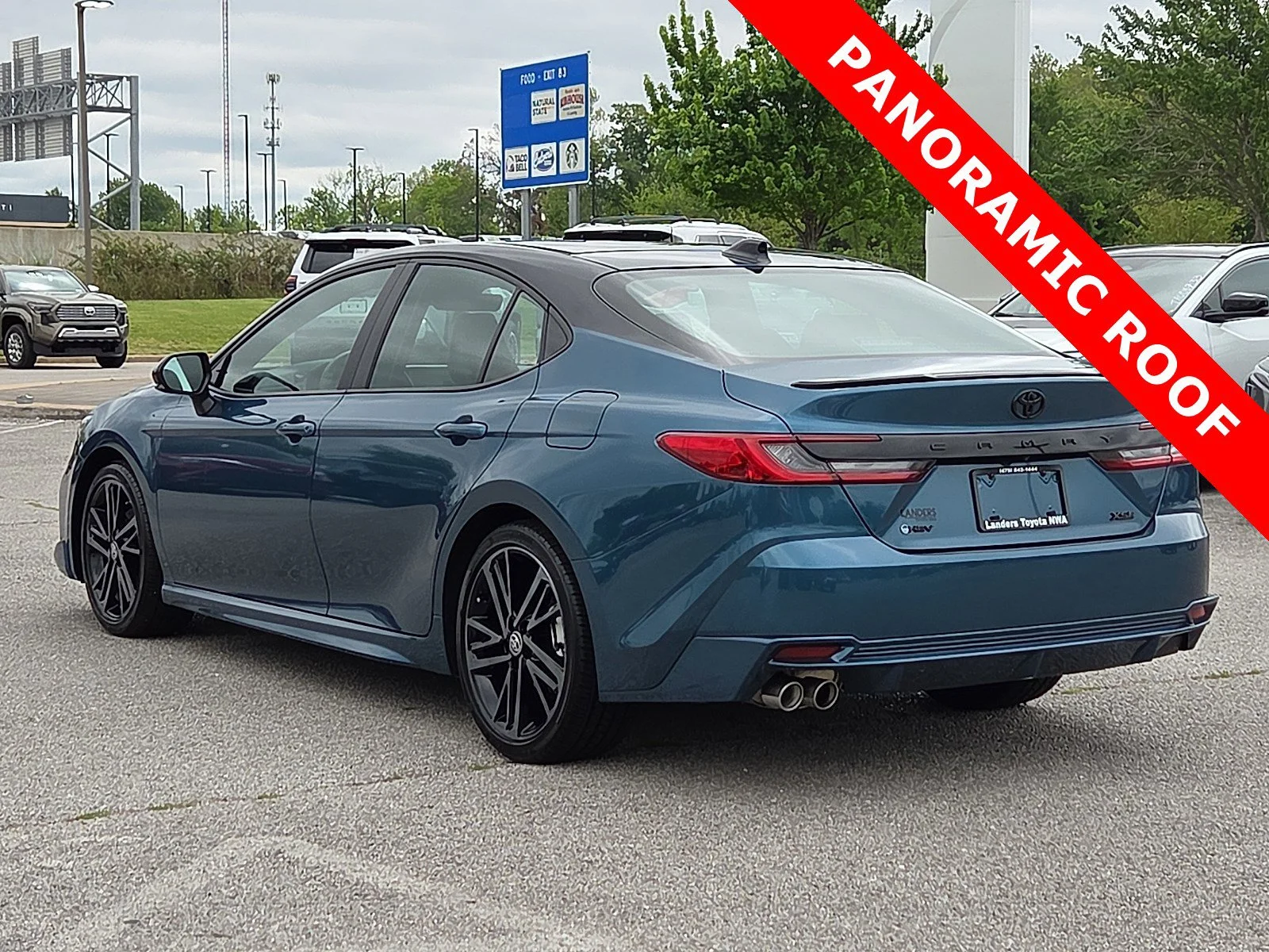 Used 2025 Ocean Gem/Midnight Black Metallic Toyota XSE image 4