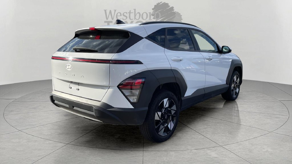 Used 2025 White Hyundai SEL image 7